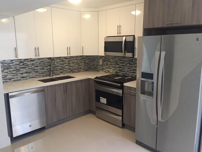 Building Photo - 4746 NW 97th Ct Unit 72