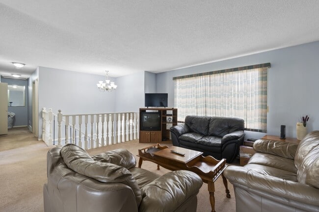 Building Photo - 9451-65ave 65 Ave