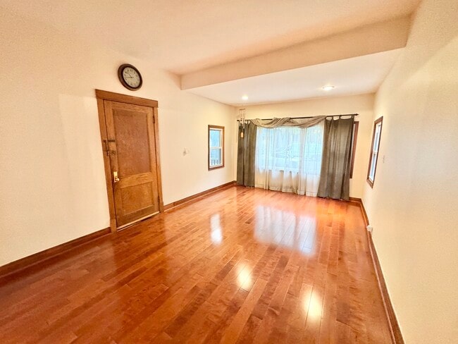 Photo - 1822 W Greenleaf Ave Unit 1