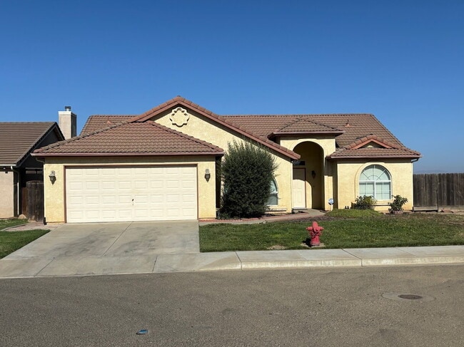 Building Photo - Come see this well maintained 3 bedroom ho... Rental
