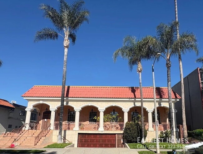 Building Photo - 14335 Huston St Unit 113