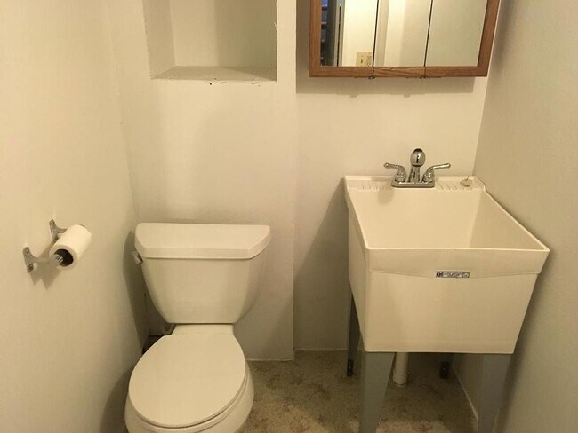 Photo - 718 E Broadway St