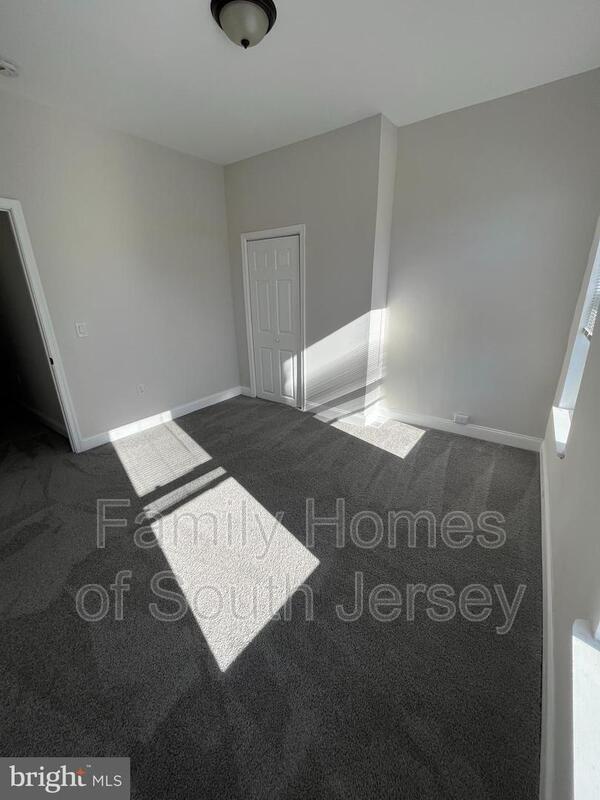 Photo - 3205 Latona St
