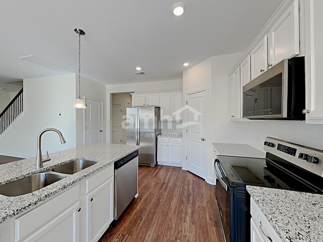 1115 Amberly Wy