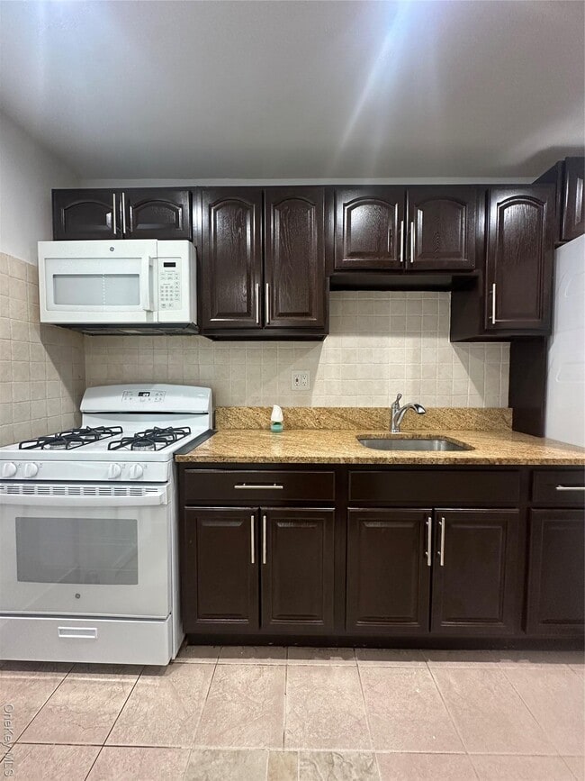 Photo - 72-05 Little Neck Pkwy Unit 113B