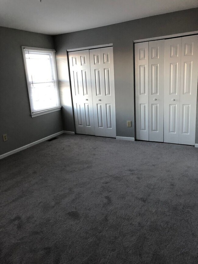 Photo - 2 bedrrom + basement Townhouse with Waterviews in Bristol. Large Private Backyard w Deck.