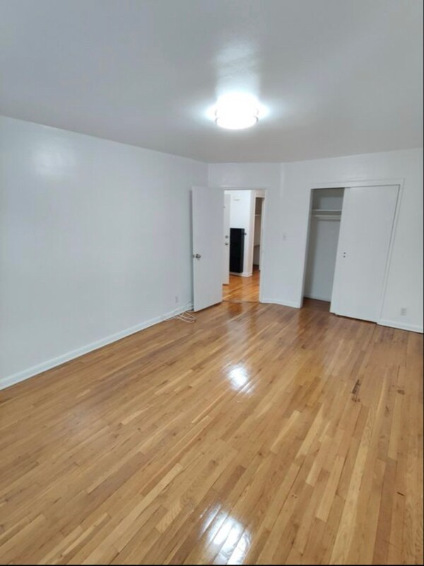 Photo - 40-31 202nd St