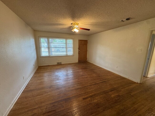 Photo - House Located Within The Medical District & Minutes From Texas Tech Campus!