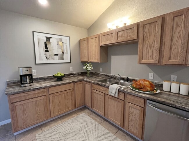 Building Photo - 1020 N Main St Unit 1