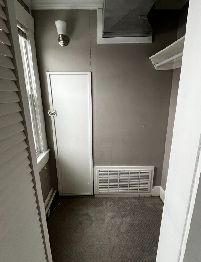 Photo - 2052 Fairview