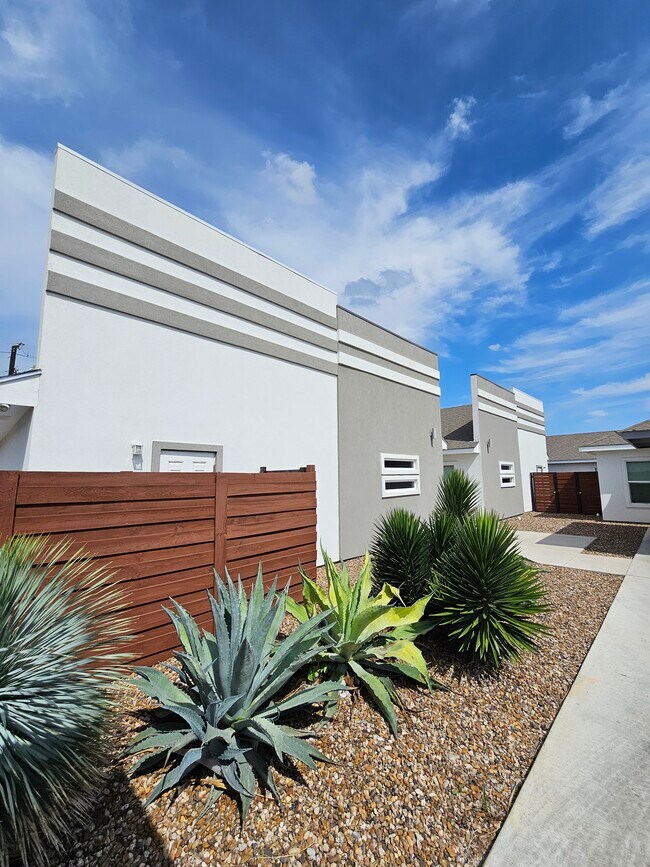 Photo - 1504 W Heritage Dr Unit Heritage Manor Apartments