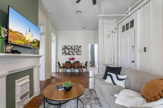 Building Photo - 715 St Charles Ave Rental