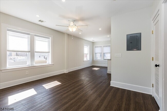 Photo - 12 N Willow St