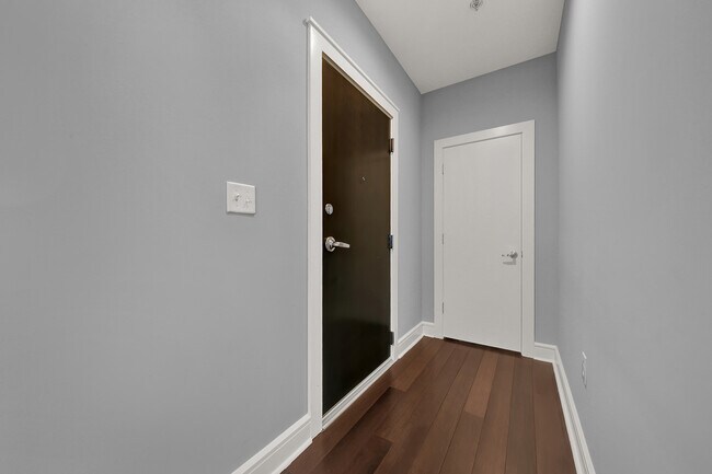 333 W Trade St Unidad Trademark