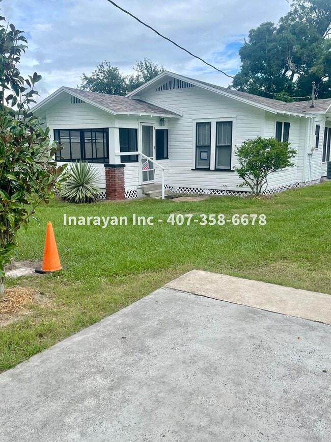 Building Photo - Newly Remodeled 2/1 House with cozy porch