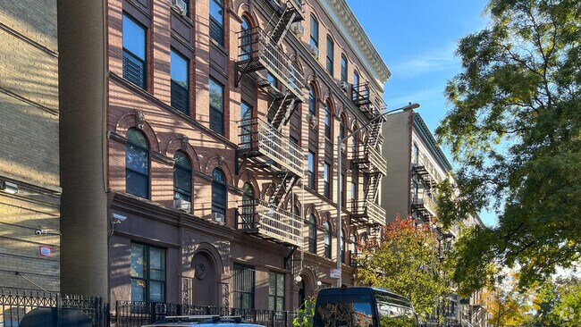 Photo - 463-467 W 166th St