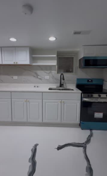 Building Photo - 3811 W 61st St Unit G