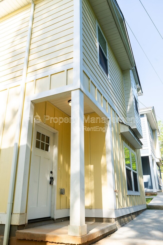 Building Photo - 3217 Bikers Path Way Rental