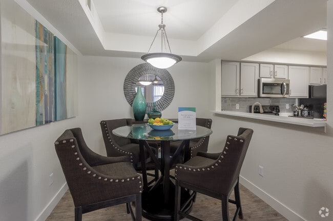 2BR, 2BA 1030 SF New Model Dining Room - The Quinn