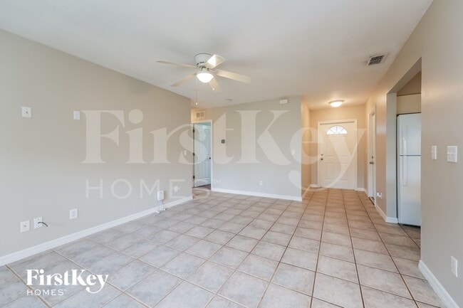 Photo - 774 Bell Blvd S