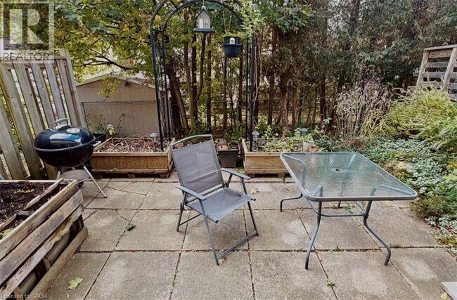 Photo - 279 Bluevale St N