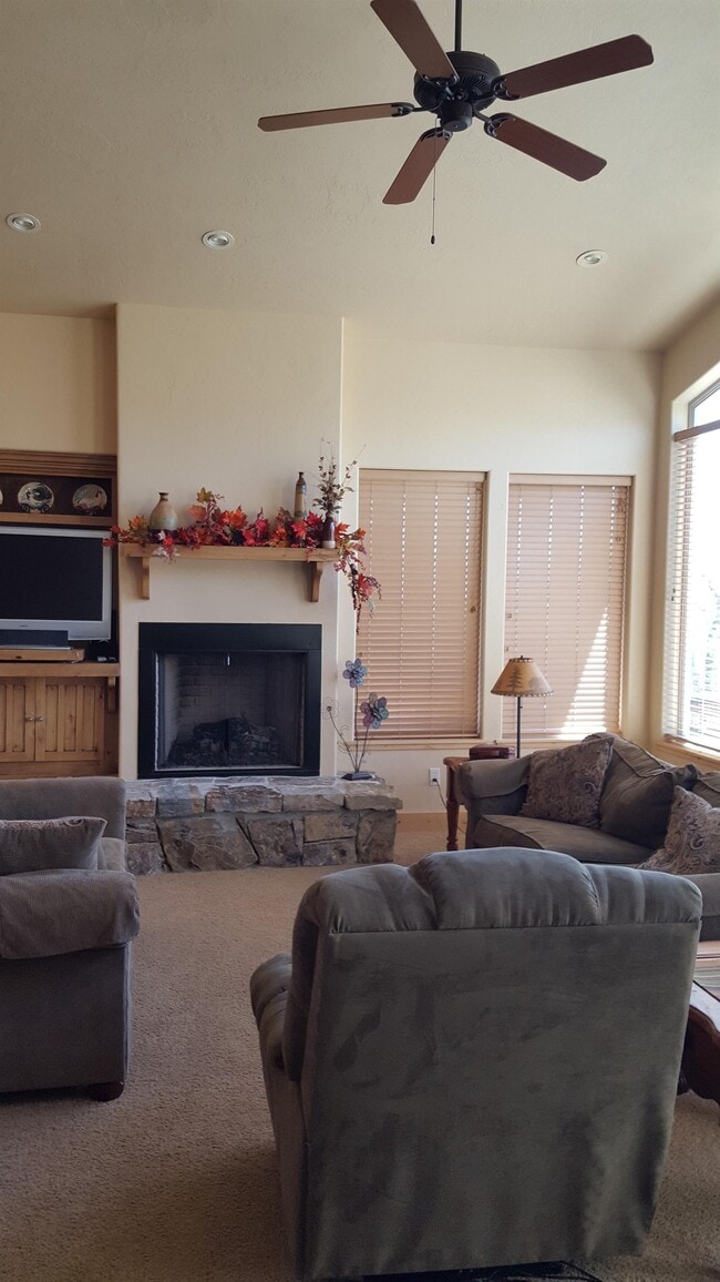 Photo - 1123 Sunburst Ln