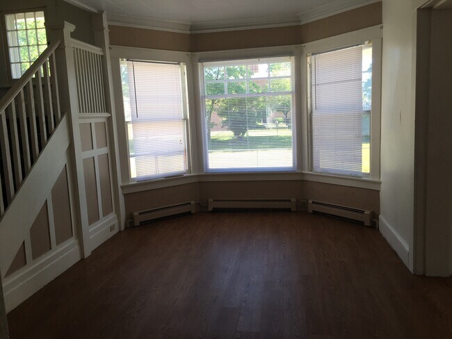 Photo - 412 S Main St