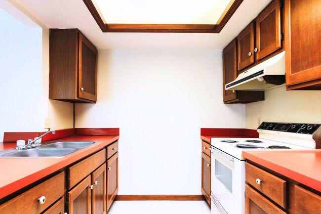 Building Photo - Welcome Home to Lagrange Living Unit Apt 111