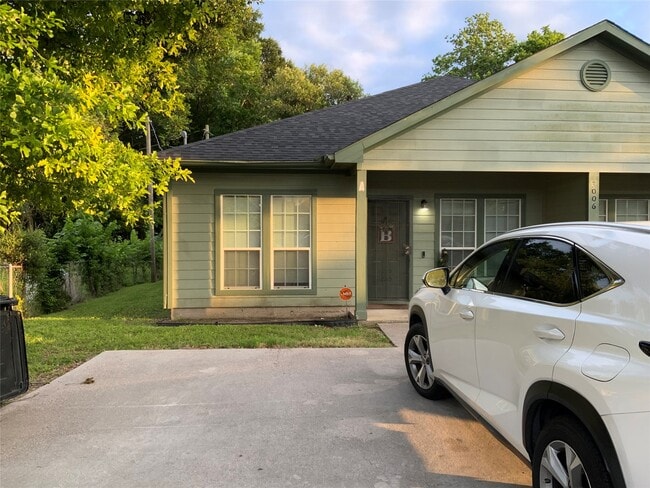 Photo - 3006 Bolt St