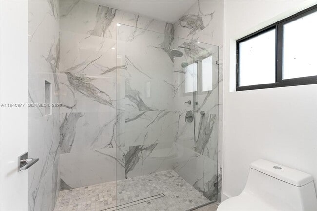 Photo - 2560 NE 199th St