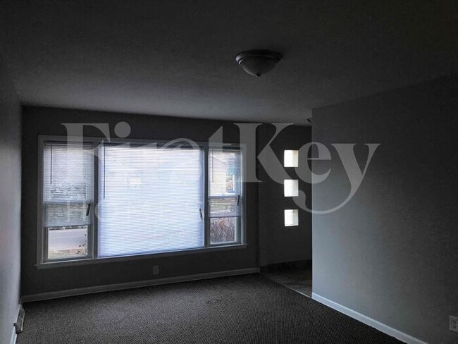 Photo - 448 Hirsch Ave