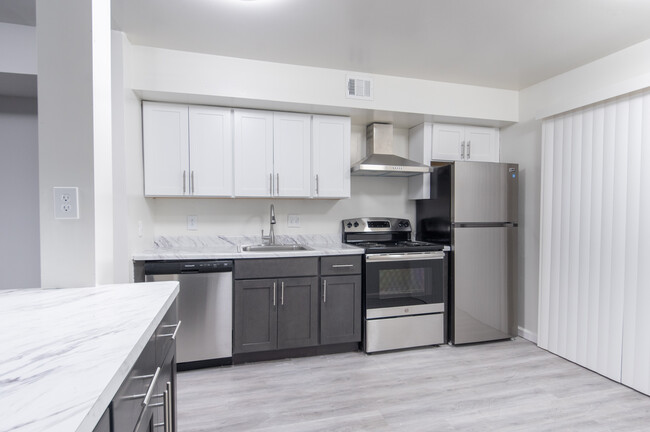 Kitchen - Valley Run Apartments