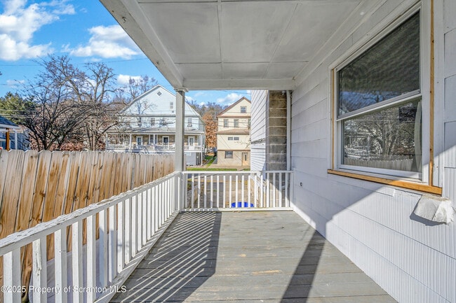 Photo - 53 Sobieski St