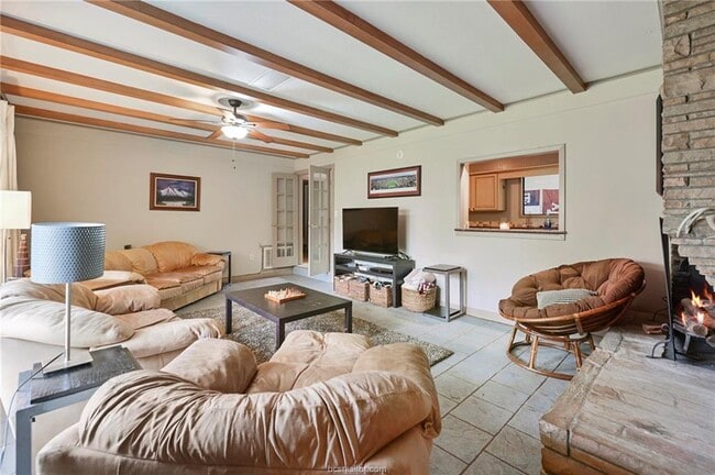 Photo - 833 Tanglewood Dr