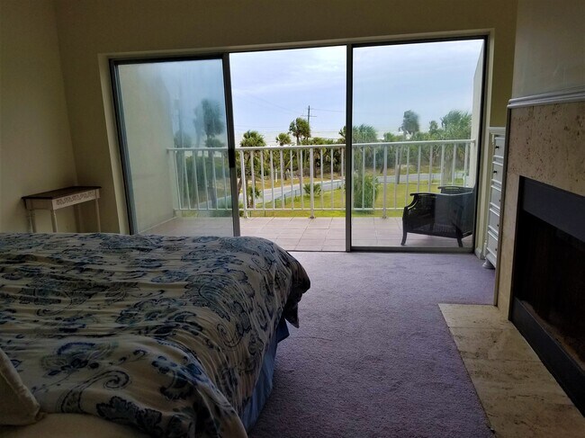 Master bedroom with fireplace, private balcon - 6 Van Horne Ave Unit A