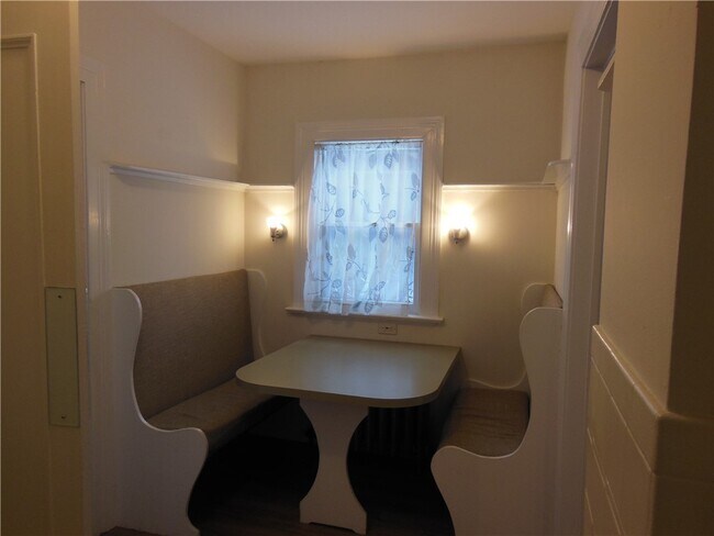 Photo - 369 Westminster Rd