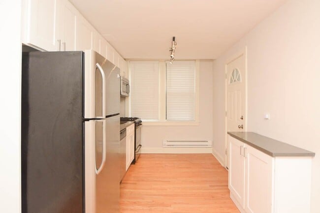 Photo - 2328 N Rockwell St Unit D-G