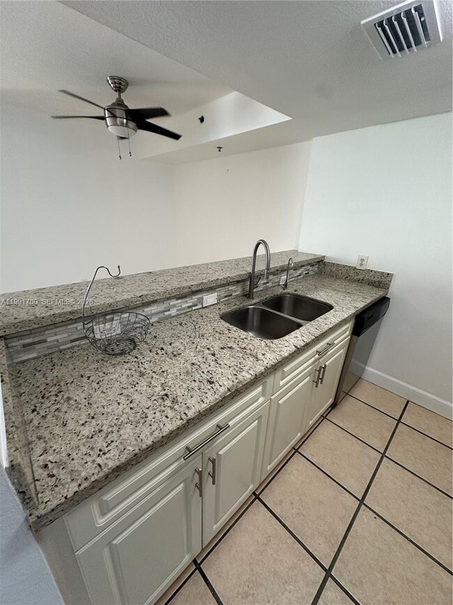 Photo - 814 NW 36th Ave Unidad 406