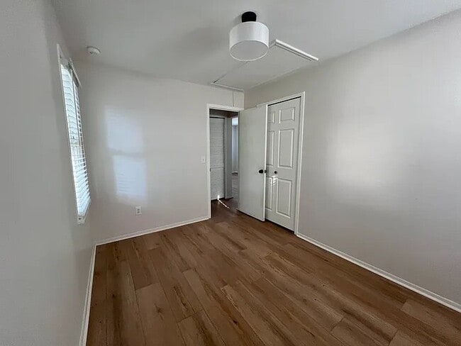 Photo - 555 E Mahan Ave