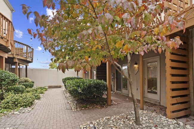 Building Photo - 102 Pilgrim Lndg