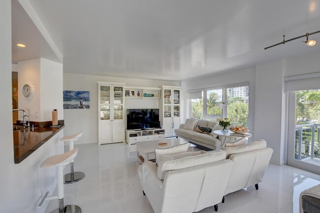 Photo - 2066 N Ocean Blvd Unidad 3nw