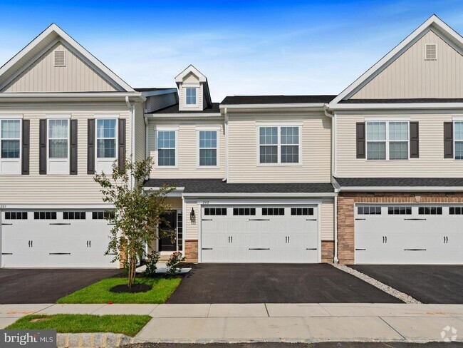 Building Photo - 202 Thompson Dr Rental