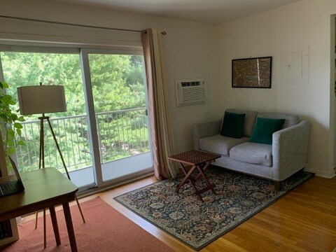 Photo - 1390 Bryant St NE