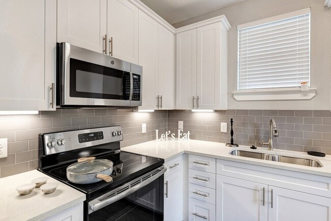 Building Photo - Limited Time – $500 Gift Card with Move-In! Unit CCG Rental