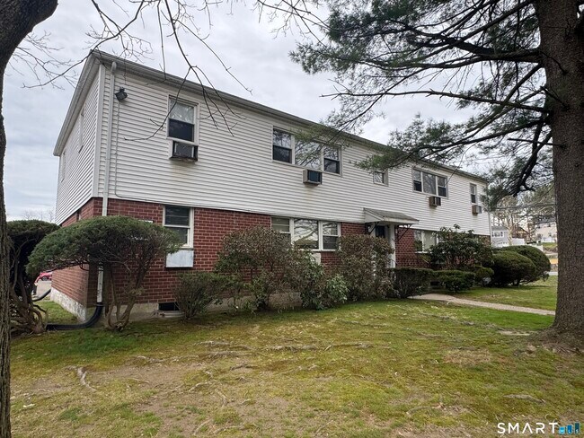 Building Photo - 239 Cherry Hill Dr Unit 2A