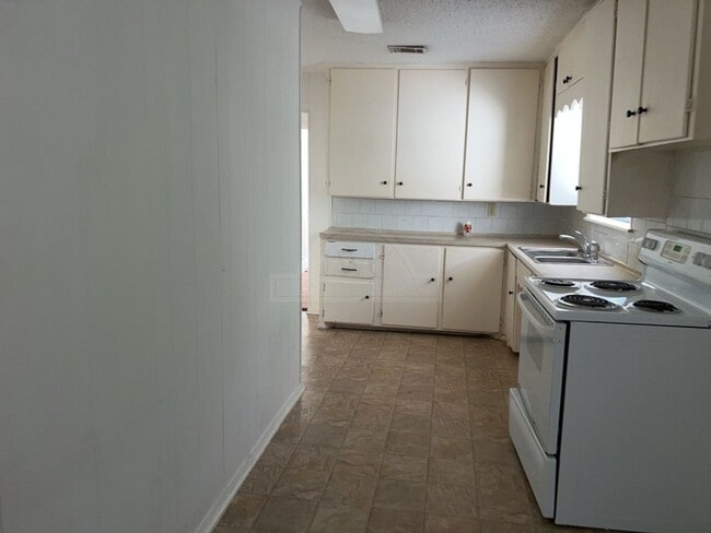 Photo - 805 North Dr