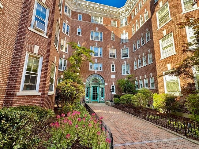 Building Photo - 1572 Massachusetts Ave Unit 31