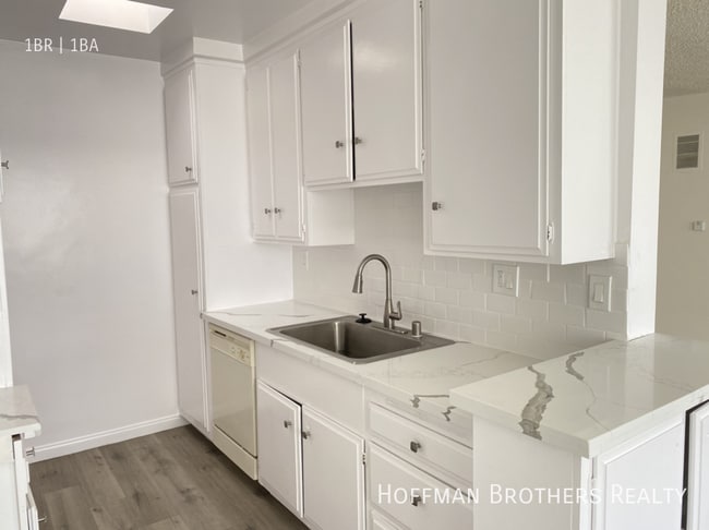 Photo - 7010 Lanewood Ave Unidad 303