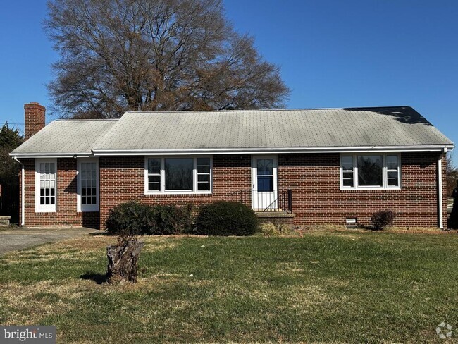 Building Photo - 1900 Briscoe Ln Rental