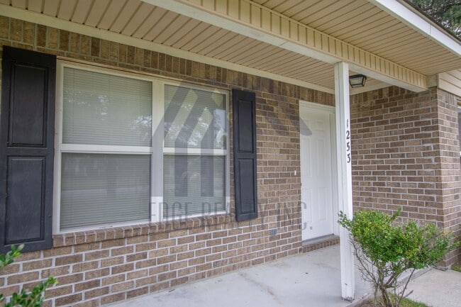 1253 Roberts Way